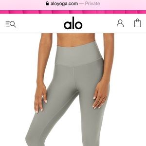 Alo yoga leggings.NEW.Worn a few times.No defects.